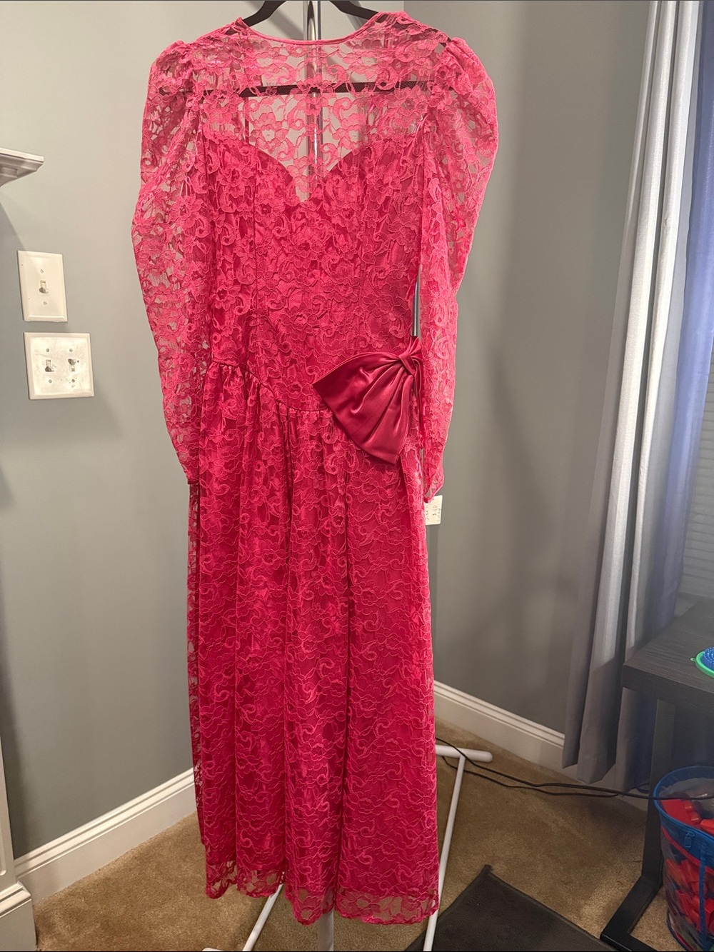 Elegant Fuchsia Lace Wedding Guest Dress with Puff Sleeves